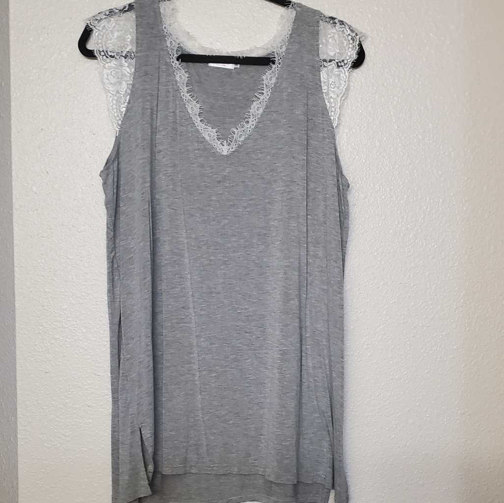 Gray Long Tank Top With White Lace